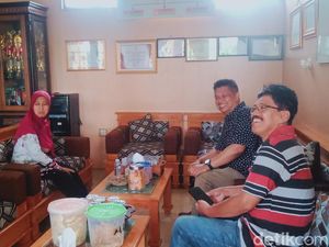 Dana Aspirasi APBD Klaten Belum Cair, Warga-Anggota DPRD Datangi Kecamatan Dana Aspirasi APBD Klaten Belum Cair, Warga-Anggota DPRD Datangi Kecamatan
