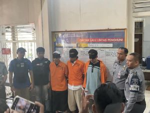 Dikawal Ketat, 3 Napi Teroris Dipindah dari Rutan Cikeas ke Lapas Kediri Dikawal Ketat, 3 Napi Teroris Dipindah dari Rutan Cikeas ke Lapas Kediri