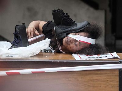 Aksi Teatrikal Warnai Mimbar Demokrasi di Surabaya