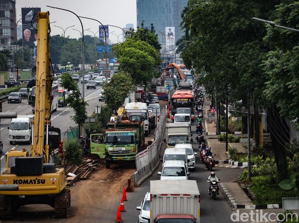 Belum Kelar-kelar, Galian Jl TB Simatupang Bikin Macet