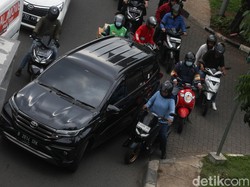 Ada Proyek Galian, Lalin Jalan TB Simatupang Padat Merayap