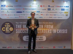 Dirut Brantas Abipraya Raih Penghargaan TOP 100 CEO 2023
