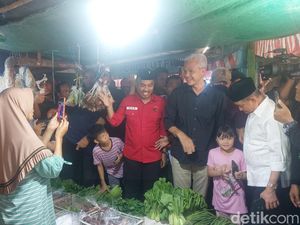 Ganjar Kunjungi Pasar Loa Kulu Kukar, Dapat Keluhan soal Harga Cabai