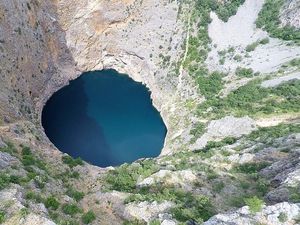 Seram! 5 Lubang Raksasa Misterius di Dunia Ini Bikin Ngeri Seram! 5 Lubang Raksasa Misterius di Dunia Ini Bikin Ngeri