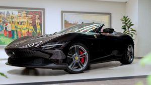 Tampang Ferrari Roma Spider, Mobil Soft Top Buas yang Baru Meluncur di RI
