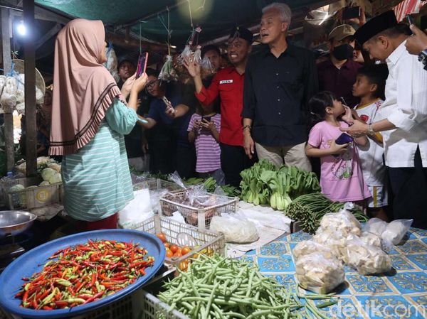 Ganjar Cek Harga di Pasar Loa Kulu Kutai Kartanegara