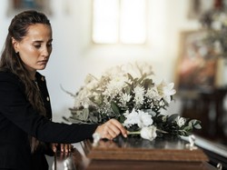 6 Contoh Teks Berita Lelayu Bahasa Jawa untuk Pengumuman di Masjid dan WA