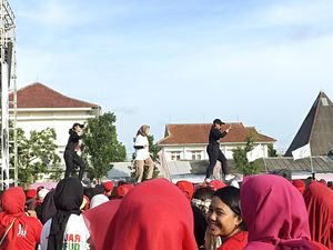Istri Ganjar Senam Rambut Putih Bareng Emak-emak di Bantul