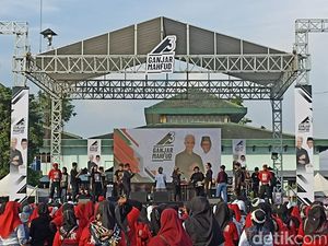 Senam Rambut Putih Bareng Emak-emak di Bantul, Istri Ganjar: Titip Nomor Telu Senam Rambut Putih Bareng Emak-emak di Bantul, Istri Ganjar: Titip Nomor Telu