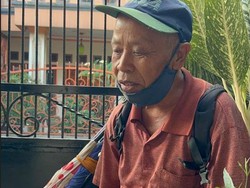 Mari Bantu Kakek Sulaiman, Tukang Servis Payung Keliling Penderita Hernia