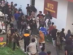 Detik-detik Mimbar Demokrasi Tolak Dinasti Politik Berakhir Ricuh di Unsultra