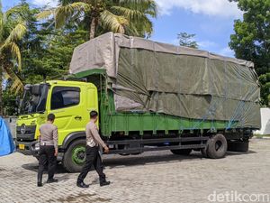 Tragis! Pemotor Asal Banyuwangi Tewas Terlindas Truk di Lombok Barat