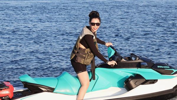 6 Potret Lisa Oktaviani Main Jetski