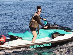 6 Potret Lisa Oktaviani Main Jetski 6 Potret Lisa Oktaviani Main Jetski