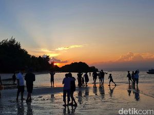 Menikmati Indahnya Pantai Walakiri NTT Menikmati Indahnya Pantai Walakiri NTT