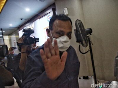 Momen Firli Bahuri Tiba di Bareskrim, Penuhi Panggilan soal Pemerasan SYL
