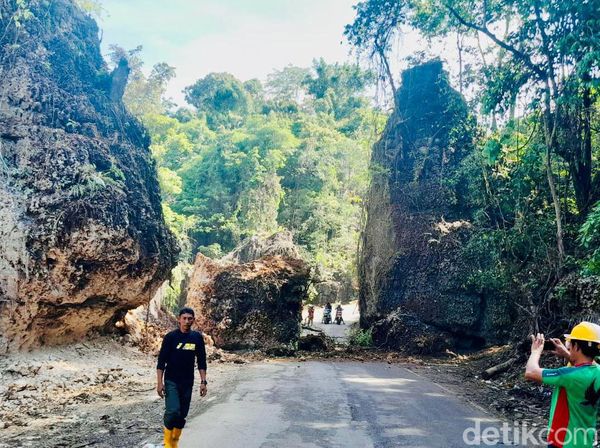 Penampakan Penutupan Total Jalan Poros Camba Maros Hari Ini Rabu 6 Desember