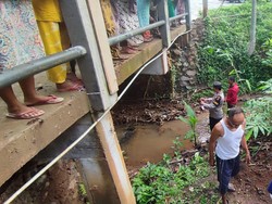 Bayi Ditemukan di Bawah Jembatan Semarang, Hanya Ditutupi Daun Jati