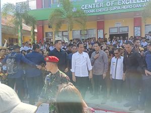Jokowi Janji Beri Mobil Baru dan Mesin Kayu untuk SMKN 5 Kota Kupang Jokowi Janji Beri Mobil Baru dan Mesin Kayu untuk SMKN 5 Kota Kupang