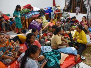 Ratusan Warga Mengungsi Imbas Tanah Longsor di Humbahas Ratusan Warga Mengungsi Imbas Tanah Longsor di Humbahas