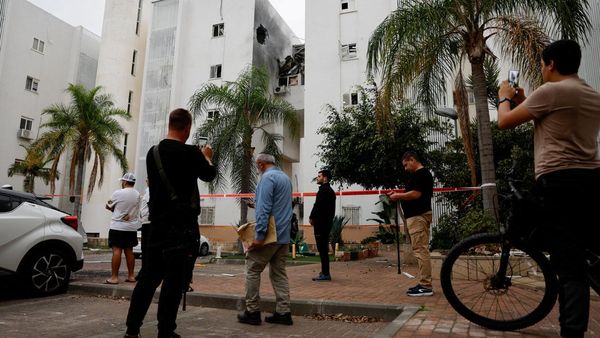 Roket dari Gaza Hantam Apartemen di Israel
