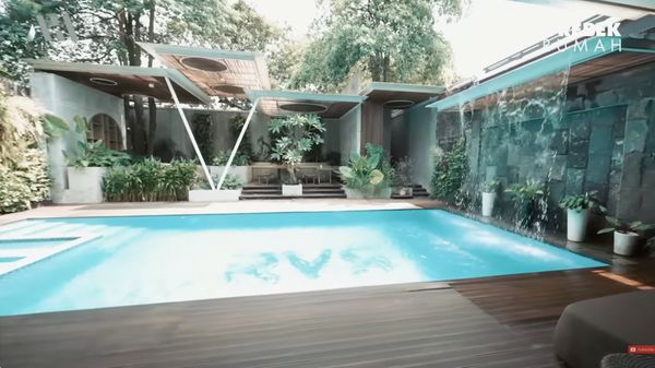 10 Potret Rumah Mewah Rachel Vennya, Ada Air Terjun di Kolam Renang