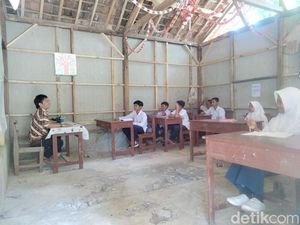 Sekolah Sapu Ijuk di Cianjur Bakal Direnovasi Sekolah Sapu Ijuk di Cianjur Bakal Direnovasi