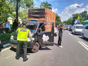 Pikap Tabrak 2 Pelajar di Jalan Kusumanegara Jogja, Sopir Diduga Mabuk Pikap Tabrak 2 Pelajar di Jalan Kusumanegara Jogja, Sopir Diduga Mabuk
