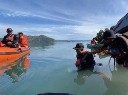 Kendala Tim Penyelam saat Pencarian Korban Banjir Humbahas di Danau Toba