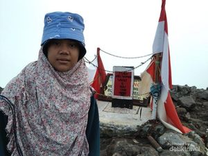 Kisah Sedih di Balik Berdirinya Tugu Abel di Gunung Marapi Kisah Sedih di Balik Berdirinya Tugu Abel di Gunung Marapi