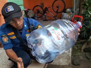 Penampakan 9 Ular Kobra di Bawah Kasur Bikin Merinding Penampakan 9 Ular Kobra di Bawah Kasur Bikin Merinding