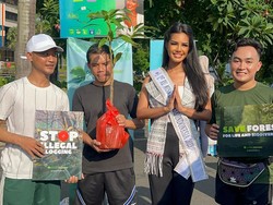 Vina Anggi Sitorus Turun ke Jalan Bagi-bagi Bibit Pohon