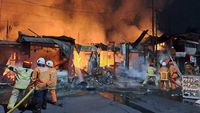 6 Unit Ruko Barang Antik di Jalan Padmosusastro Ludes Terbakar