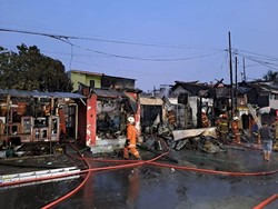 6 Unit Ruko di Jalan Padmosusatro Ludes Terbakar, Diduga Korsleting Listrik