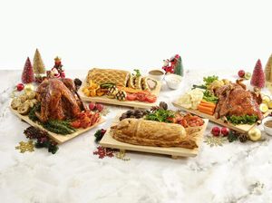 Ada Iga Sapi Panggang hingga Salmon Coulibiac Spesial Natal di Sini Ada Iga Sapi Panggang hingga Salmon Coulibiac Spesial Natal di Sini