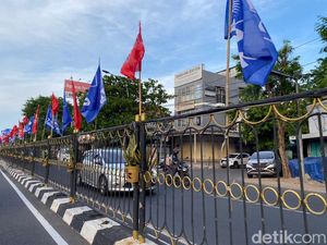 Satpol PP Surabaya Minta Rekomendasi Bawaslu untuk Tertibkan APK