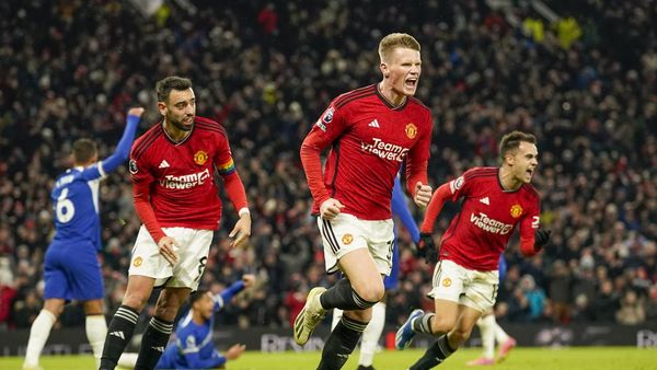 Brace McTominay Bawa MU Kalahkan Chelsea di Old Trafford