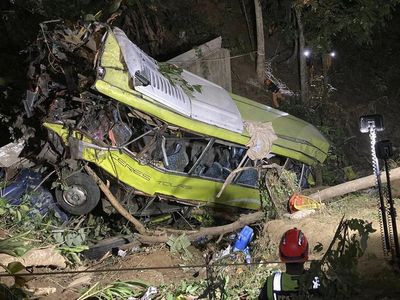 Bus Masuk Jurang di Filipina, 16 Orang Tewas