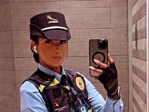 8 Foto Petugas Lalu Lintas Terseksi yang Bikin Para Pengendara Salfok 8 Foto Petugas Lalu Lintas Terseksi yang Bikin Para Pengendara Salfok