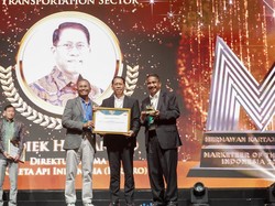 Dirut KAI Raih Penghargaan The Best Industry Marketing Champion 2023