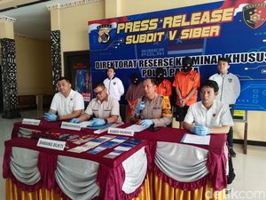 3 Warga Sulsel Pelaku Penipuan Online Rp 970 Juta di Papua Ditangkap 3 Warga Sulsel Pelaku Penipuan Online Rp 970 Juta di Papua Ditangkap