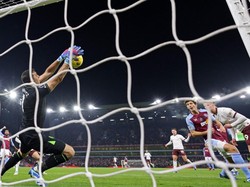 Keren! Aksi Emiliano Martinez Gagalkan 2 Peluang Erling Haaland