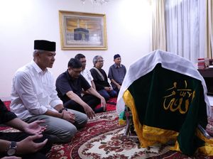 Ganjar Berduka Hamka Haq Meninggal Dunia: Beliau Orang yang Sangat Baik Ganjar Berduka Hamka Haq Meninggal Dunia: Beliau Orang yang Sangat Baik