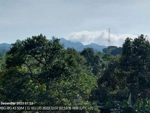 Jaringan Pengamatan Digital Pos Pantau Gunung Kelud Mati Tersambar Petir