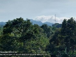 Jaringan Pengamatan Digital Pos Pantau Gunung Kelud Mati Tersambar Petir