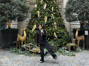 Jennie BLACKPINK Seru Kulineran, Ini Momennya Saat Ngopi dan Makan Burger