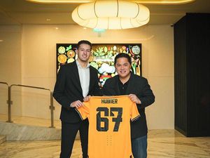 Top, Justin Hubner Tembus Skuad Utama Wolverhampton! Top, Justin Hubner Tembus Skuad Utama Wolverhampton!