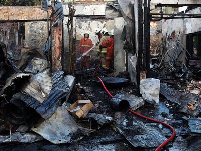 Enam Toko Abon dan Barang Antik di Surabaya Hangus Terbakar