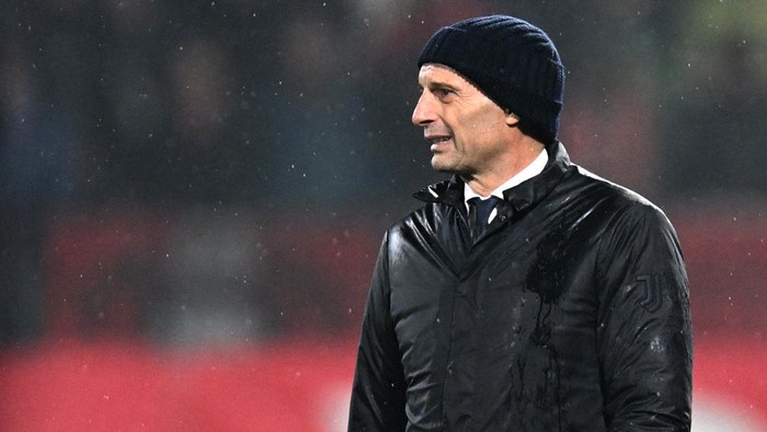 Soccer Football - Serie A - Monza v Juventus - Stadio Brianteo, Monza, Italy - December 1, 2023 Juventus coach Massimiliano Allegri REUTERS/Daniele Mascolo