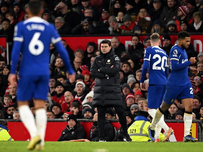 Chelsea's Argentinian head coach Mauricio Pochettino watches the players from the touchline during the English Premier League football match between Manchester United and Chelsea at Old Trafford in Manchester, north west England, on December 6, 2023. (Photo by Oli SCARFF / AFP) / RESTRICTED TO EDITORIAL USE. No use with unauthorized audio, video, data, fixture lists, club/league logos or 'live' services. Online in-match use limited to 120 images. An additional 40 images may be used in extra time. No video emulation. Social media in-match use limited to 120 images. An additional 40 images may be used in extra time. No use in betting publications, games or single club/league/player publications. /